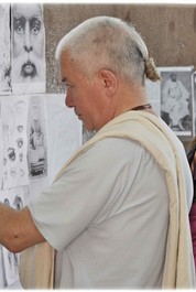 Александр Хакимов с супругой приняли участие в изготовлении скульптуры Бхактивинода Тхакура для Храма Ведического Планетария